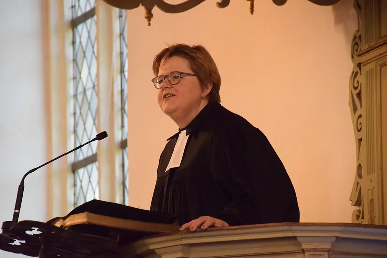 „Ja, ich habe Dampf gemacht“Superintendentin Susanne Falcke in der Großen Evangelischen Kirche Burgsteinfurt verabschiedet